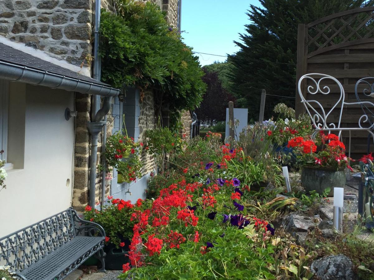 Bed and Breakfast Au Bon Accueil Saint-Marcan Esterno foto
