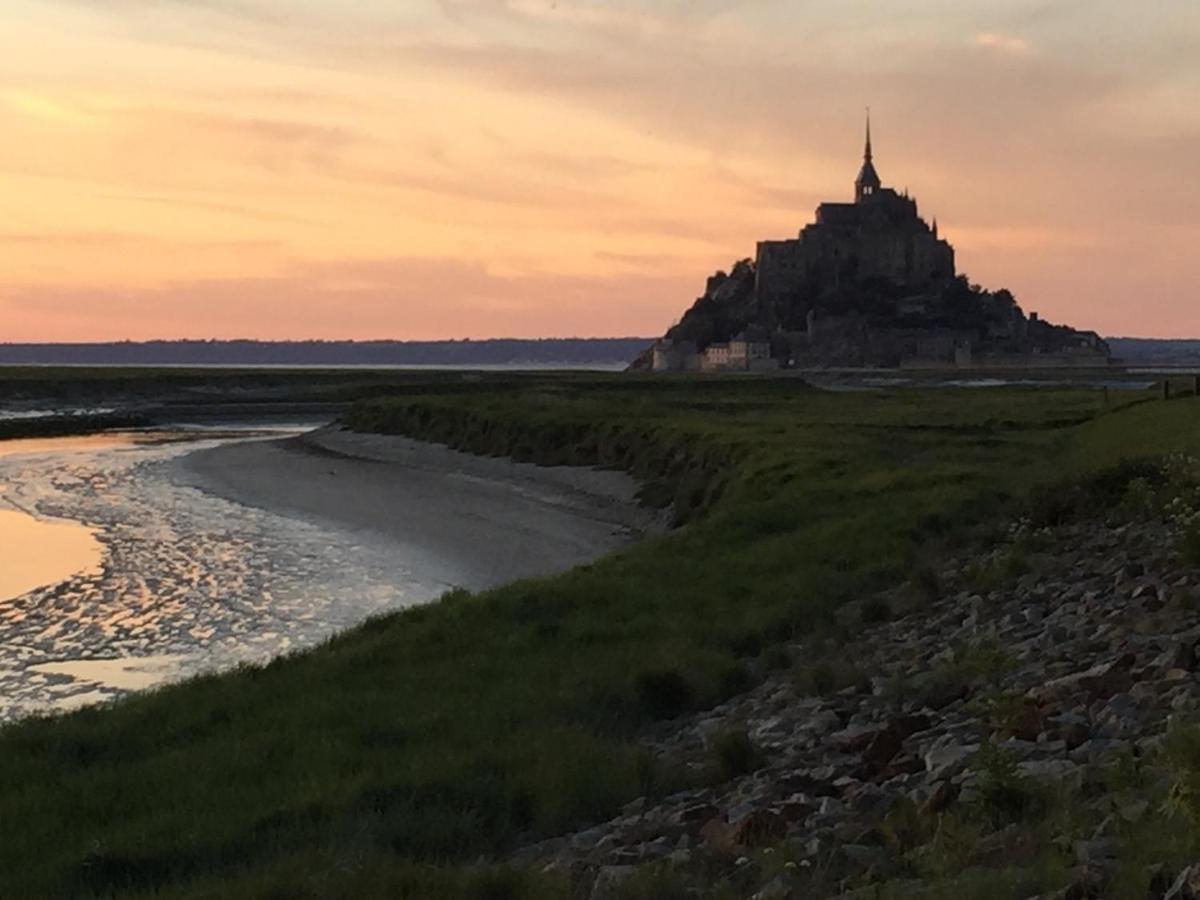 Bed and Breakfast Au Bon Accueil Saint-Marcan Esterno foto